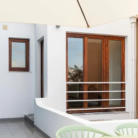 98 And Terrace Apartment